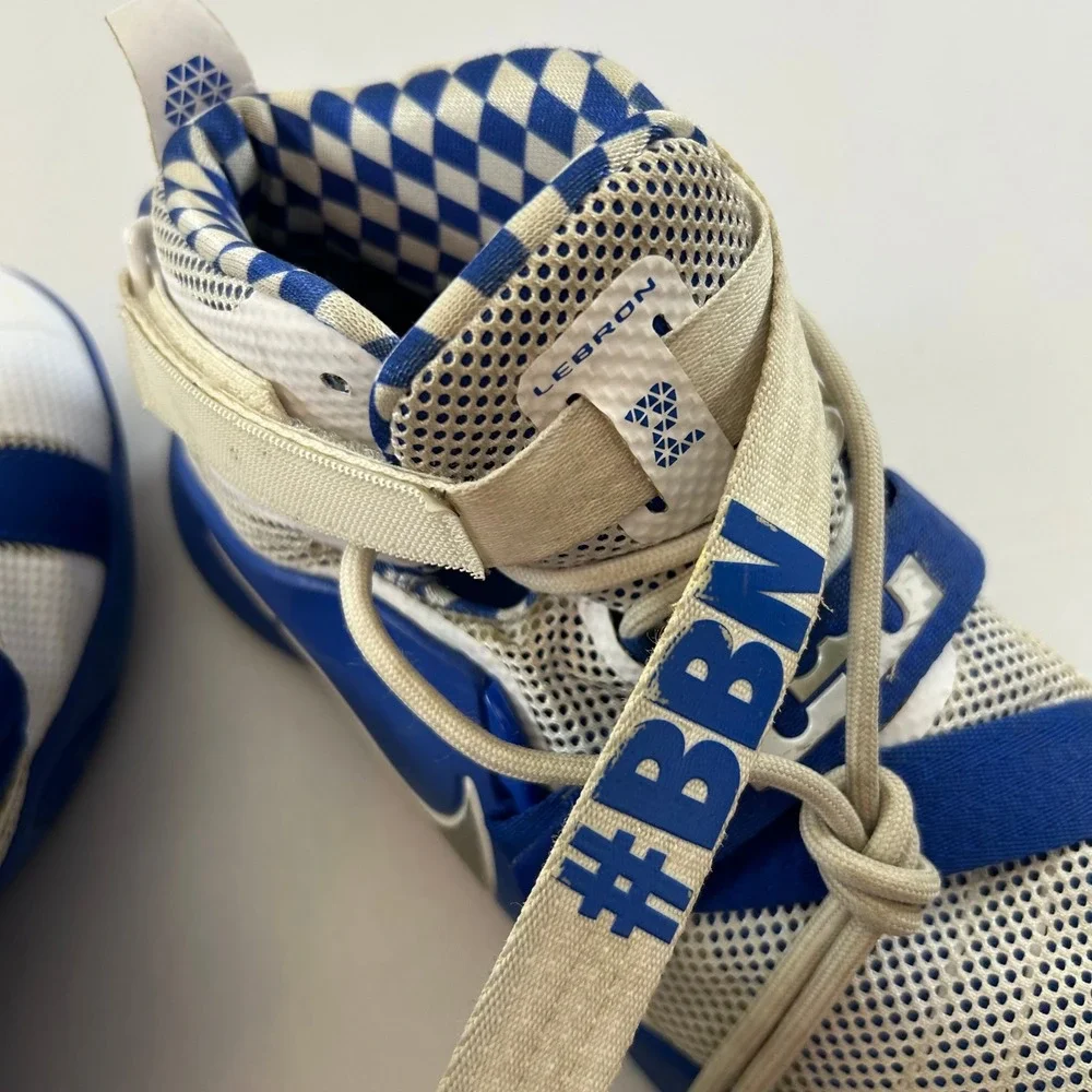 Nike LeBron Soldier 9 Shoes Kentucky Wildcats BBN Boys 6Y Blue White 776471-104